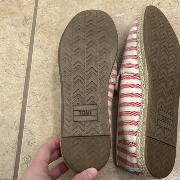 Toms - Picture 7 of 8